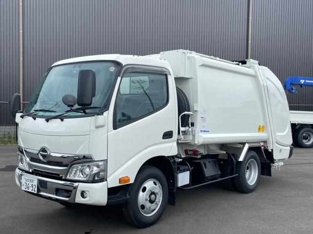 Hino DUTRO 2024