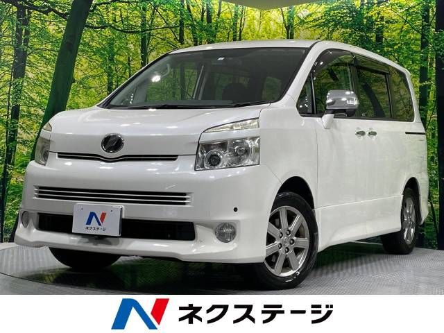 TOYOTA VOXY 2010