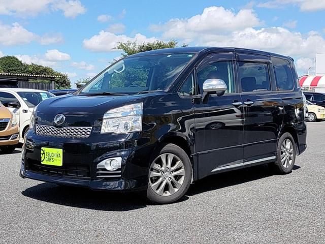 TOYOTA VOXY 2013