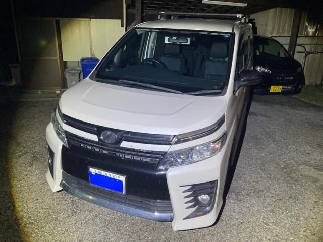 TOYOTA VOXY 4WD 2015