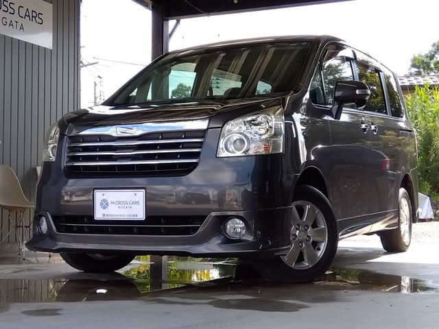 TOYOTA NOAH 4WD 2009