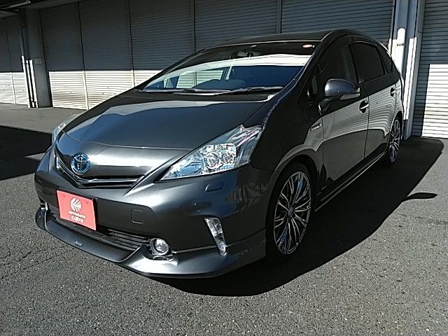 TOYOTA PRIUS ALPHA 2014