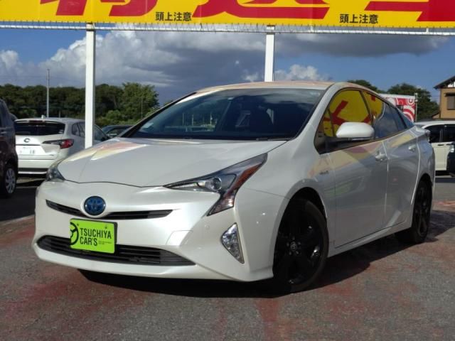 TOYOTA PRIUS 2017