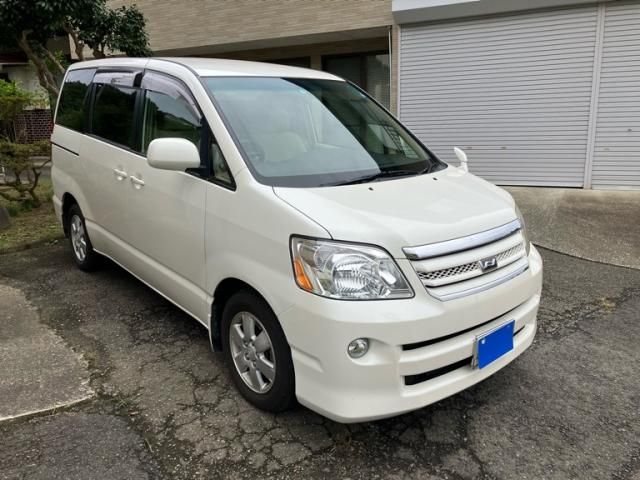 TOYOTA NOAH 2005