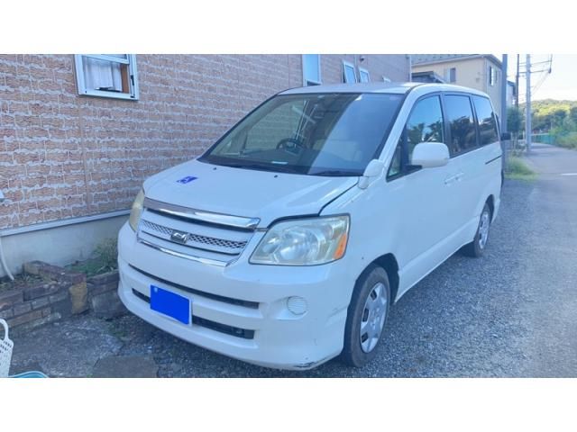 TOYOTA NOAH 2005