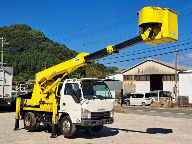 Isuzu ELF 2012