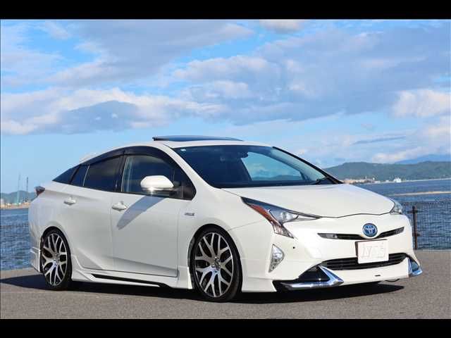 TOYOTA PRIUS 2016