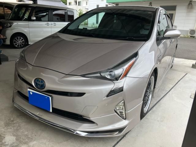 TOYOTA PRIUS 2016