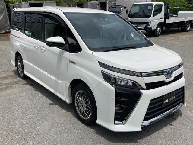 TOYOTA VOXY HYBRID 2017