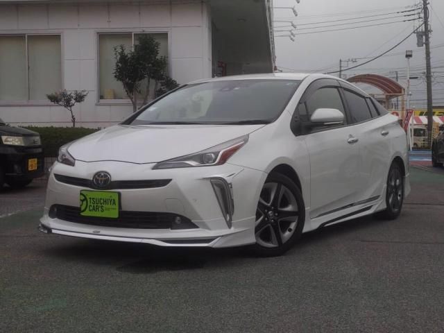 TOYOTA PRIUS 2021