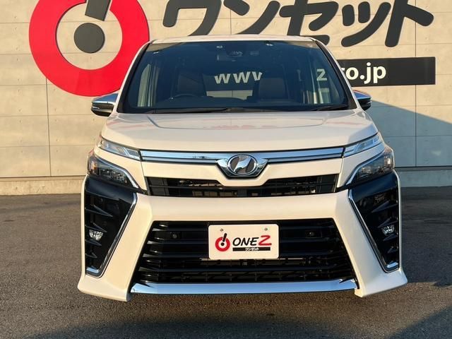 TOYOTA VOXY 2019