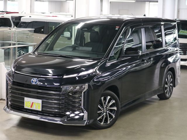 TOYOTA VOXY HYBRID 2022