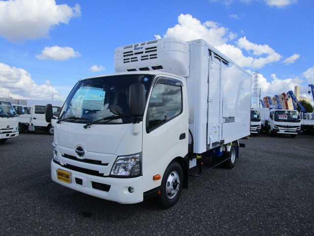 Hino DUTRO 2023