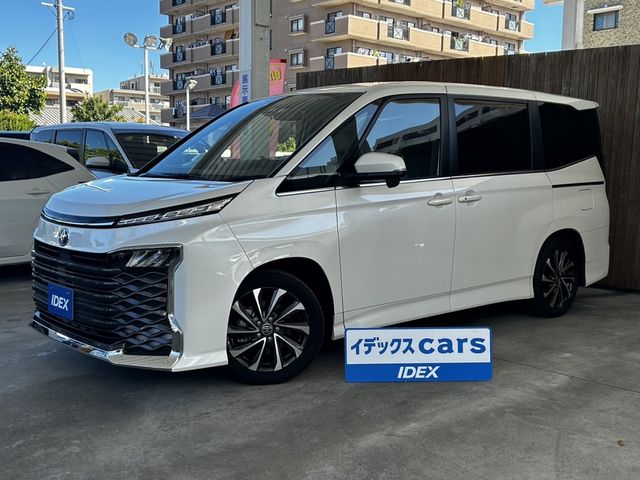 TOYOTA VOXY HYBRID 2022