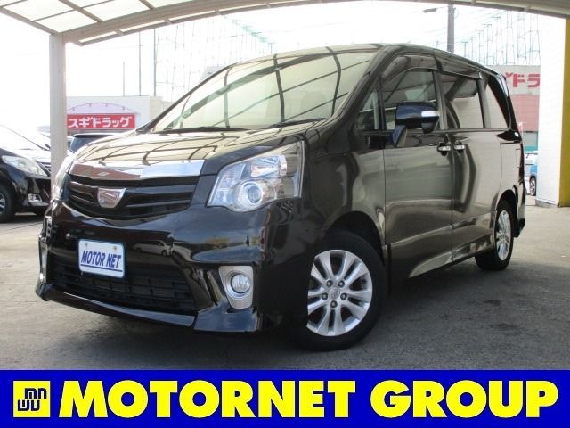 TOYOTA NOAH 2011