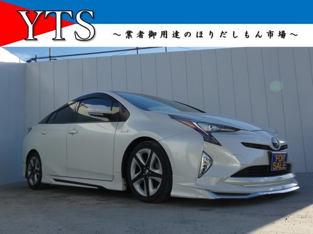 TOYOTA PRIUS 2015