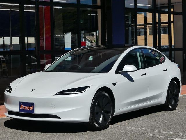 TESLA MODEL 3 2024