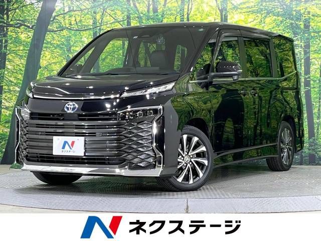 TOYOTA VOXY HYBRID 2022