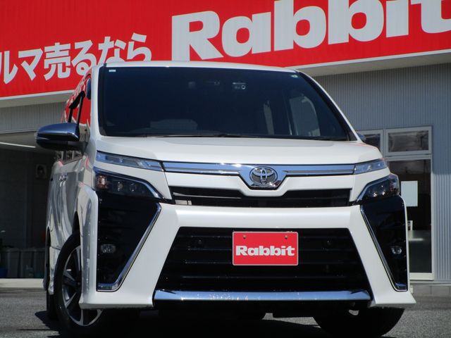 TOYOTA VOXY 2021