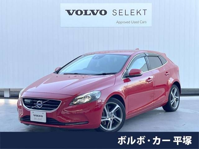 VOLVO V40 2015