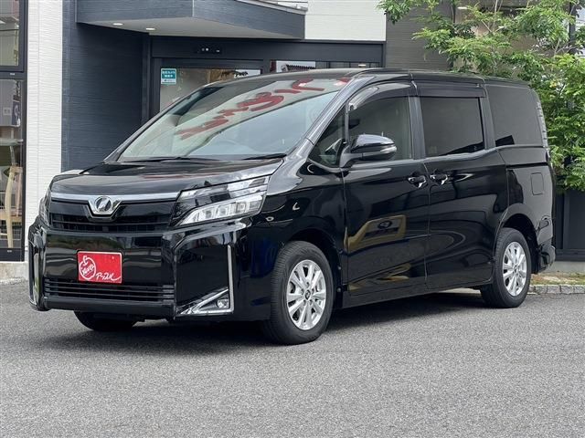 TOYOTA VOXY 2017