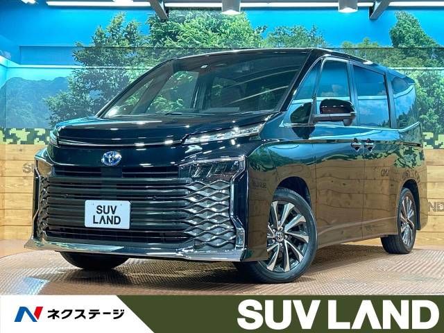 TOYOTA VOXY HYBRID 2022