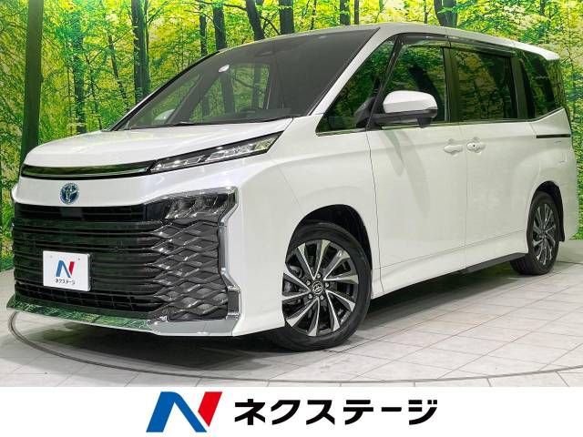 TOYOTA VOXY HYBRID 2023