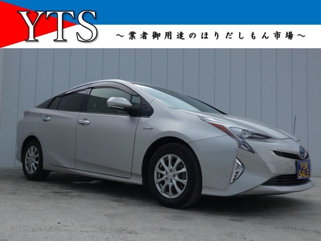 TOYOTA PRIUS 2015