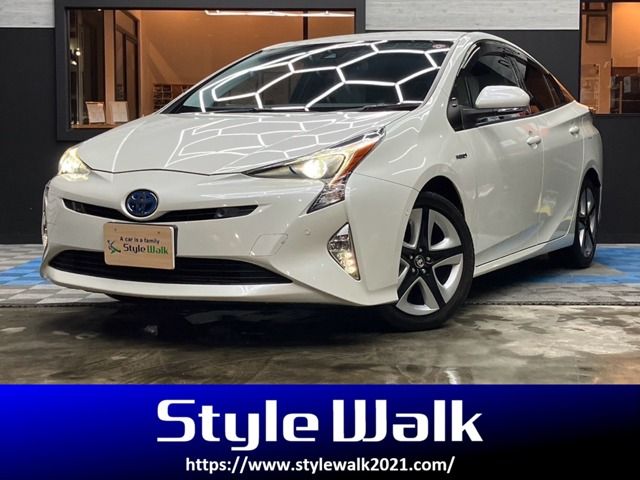 TOYOTA PRIUS 2016