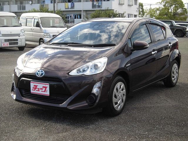 TOYOTA AQUA 2016