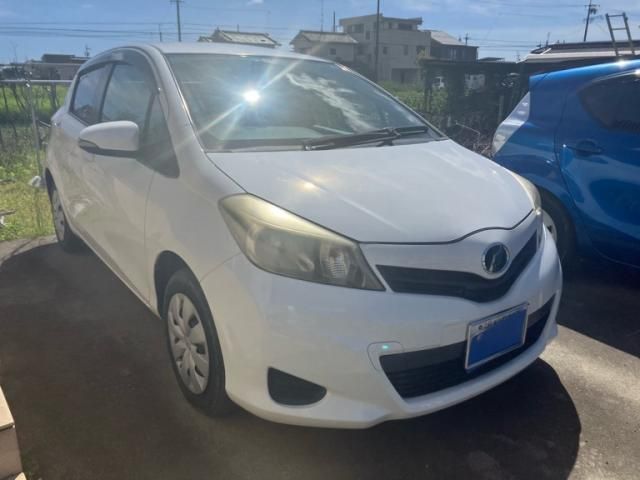 TOYOTA VITZ 2011