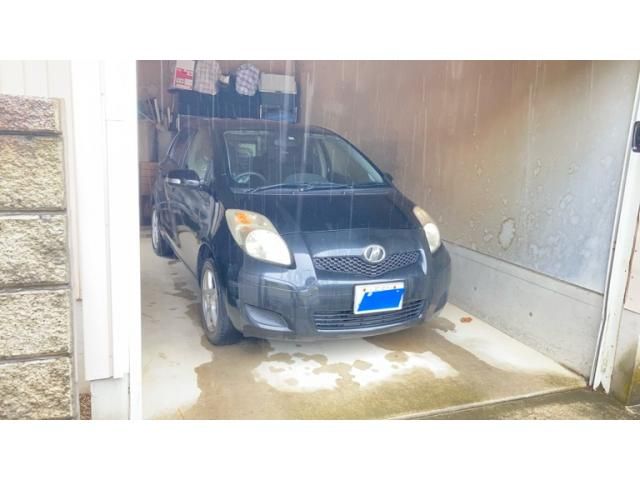 TOYOTA VITZ  4WD 2009