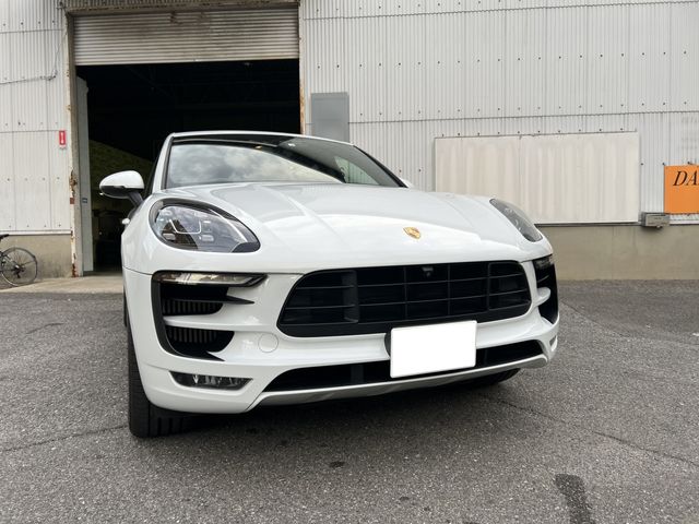 PORSCHE Macan 2018