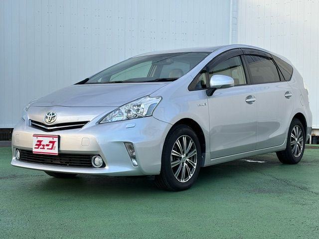 TOYOTA PRIUS ALPHA 2013