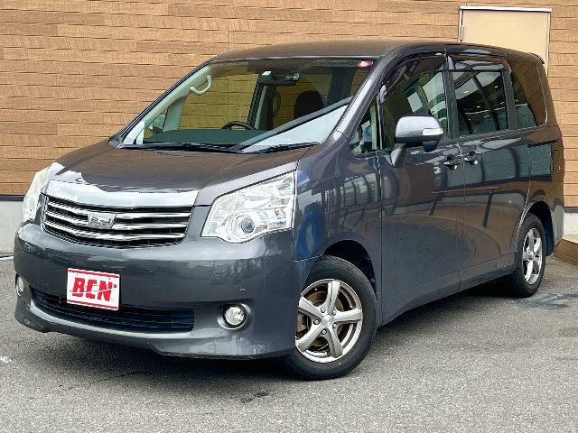 TOYOTA NOAH 2013