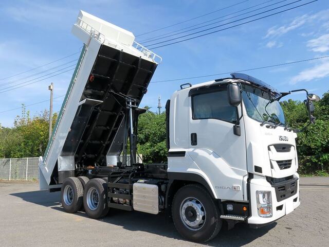 Isuzu GIGA 2023