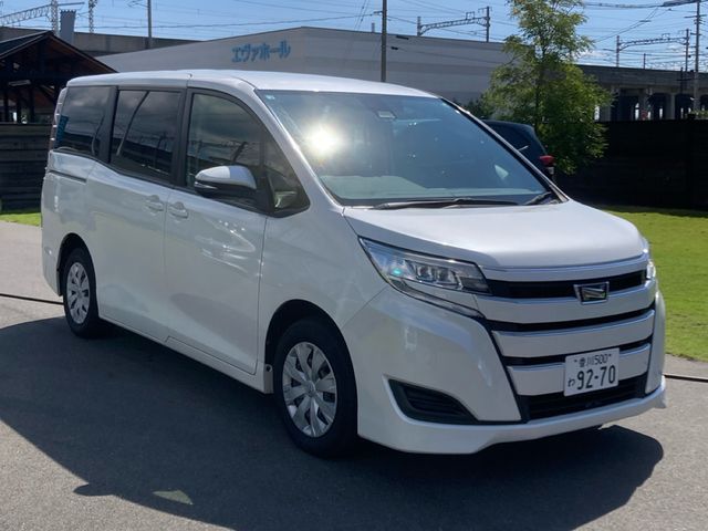 TOYOTA NOAH 2018