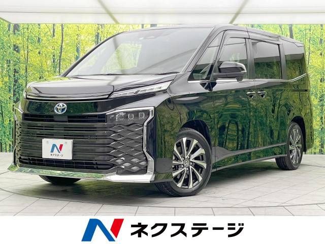 TOYOTA VOXY HYBRID 2023