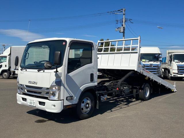 Isuzu ELF 2023