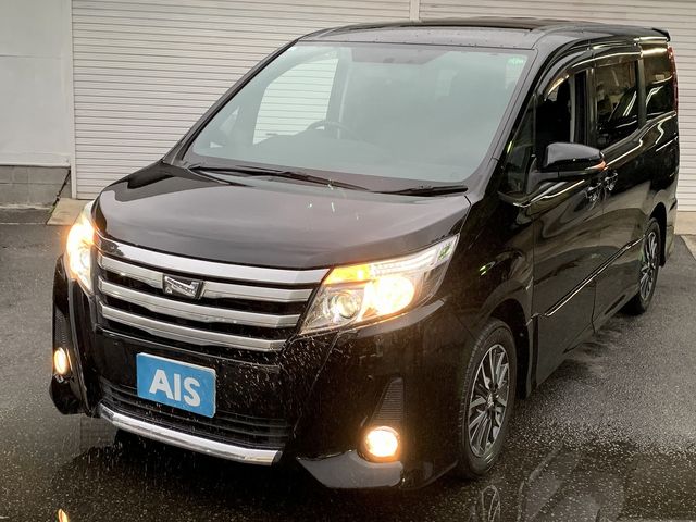 TOYOTA NOAH 2015