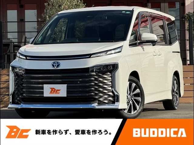 TOYOTA VOXY HYBRID 2022