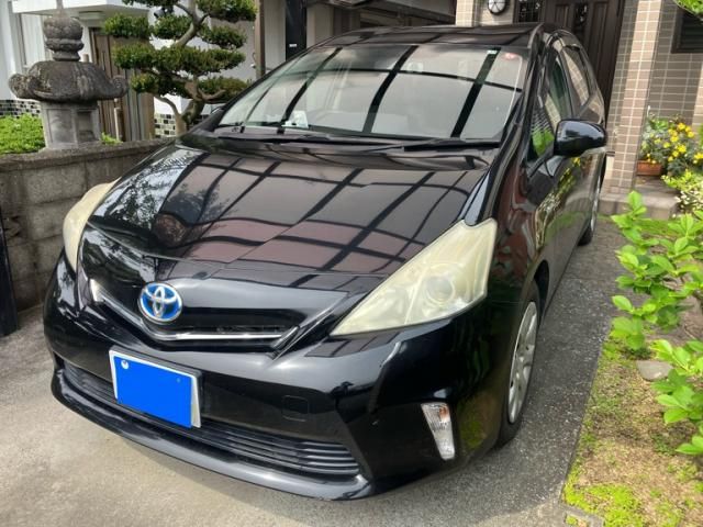 TOYOTA PRIUS ALPHA 2011