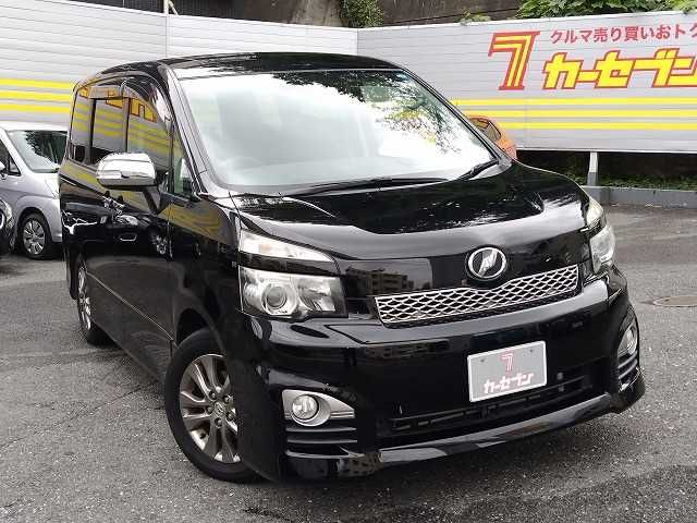 TOYOTA VOXY 2011