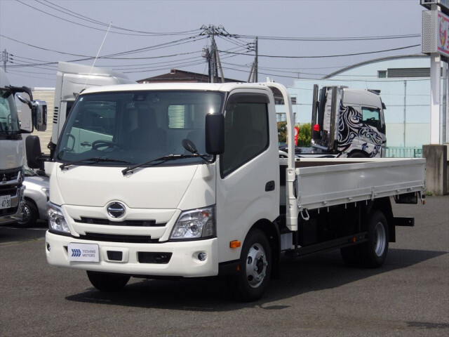 Hino DUTRO 2024