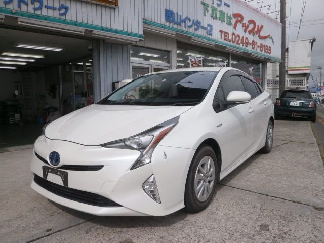 TOYOTA PRIUS 2016