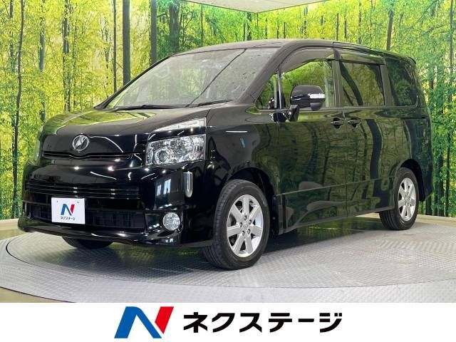 TOYOTA VOXY 2010