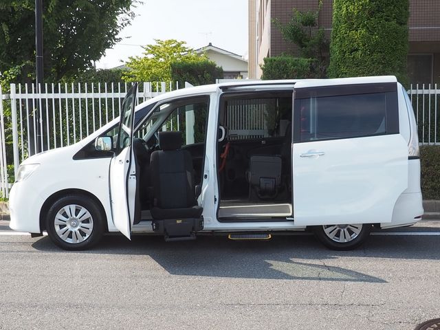 NISSAN SERENA  S-HYBRID 2013