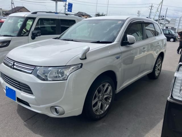 MITSUBISHI OUTLANDER PHEV 2013