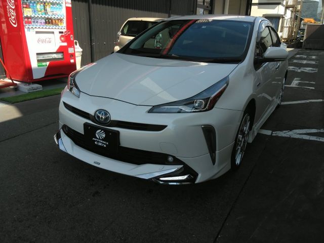 TOYOTA PRIUS 4WD 2019