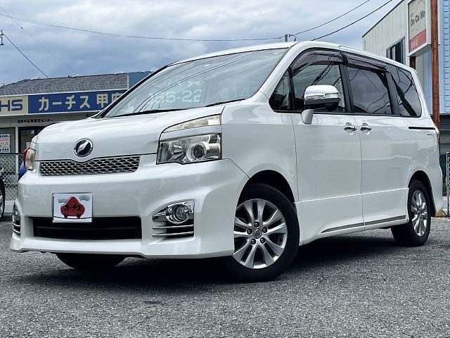 TOYOTA VOXY 2012